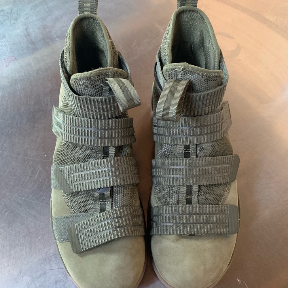 Nike Lebron Soldier